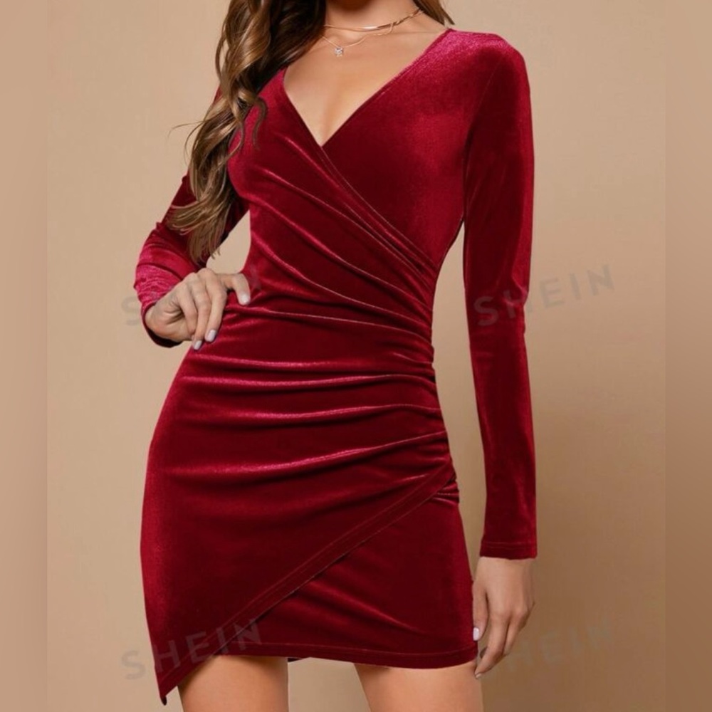 Wrap Front Ruched Detail Velvet Dress
Red/Burgundy 8/10 L